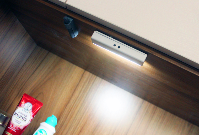 Battery-Powered LED Motion Sensor Cabinet Light